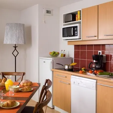 Apartament Comfortably Furnished With A Balcony Or Terrace *