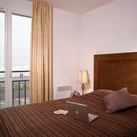 Apartament Comfortably Furnished With A Balcony Or Terrace